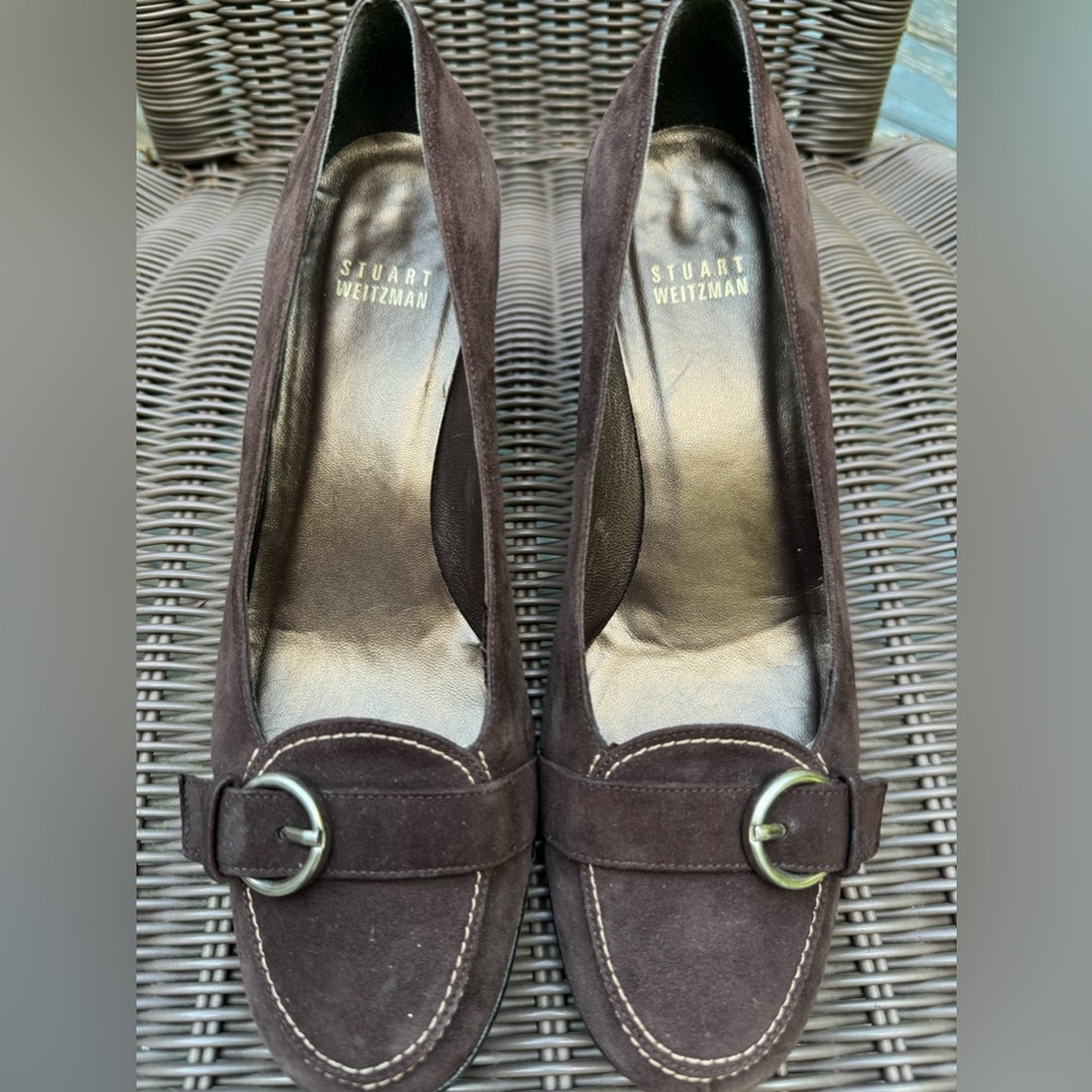 Stuart Weizman brown suede kitty heel shoes with buckle